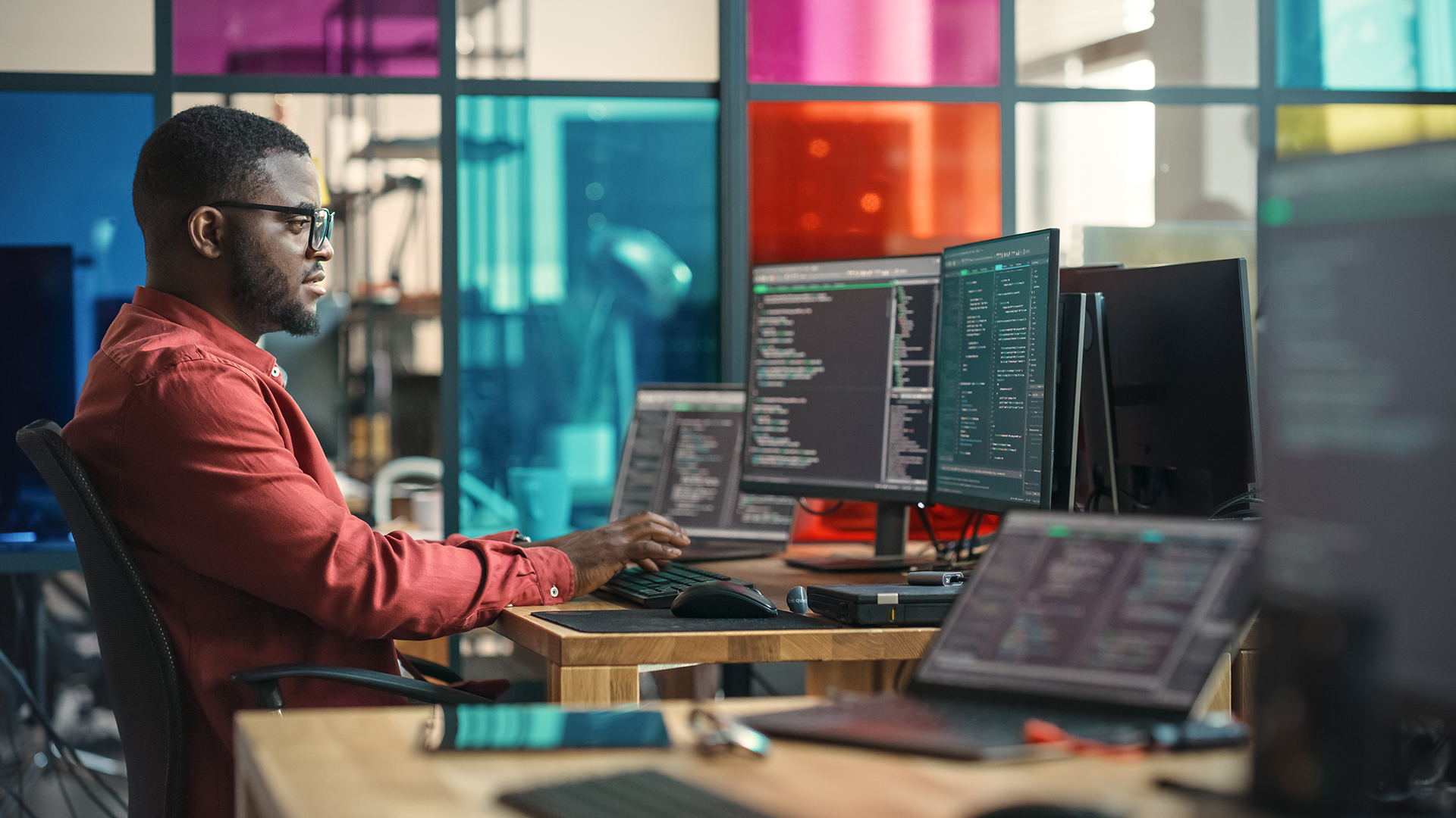 Man working at his desk with AI technology