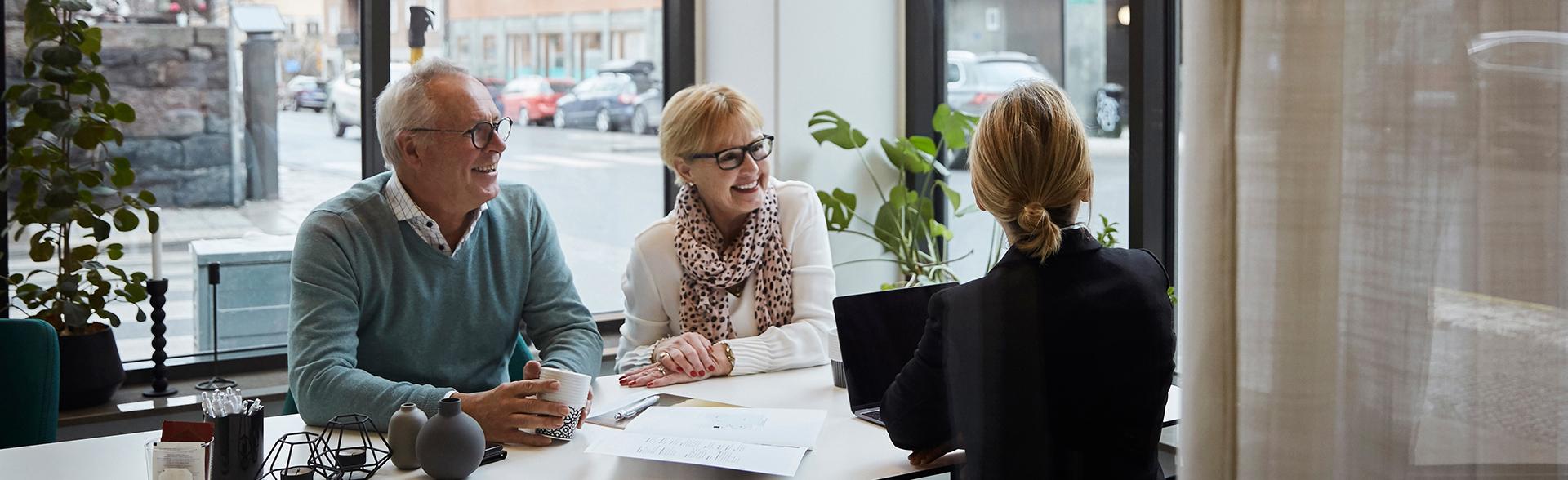 Two retirees meeting with philanthropic financial advisor