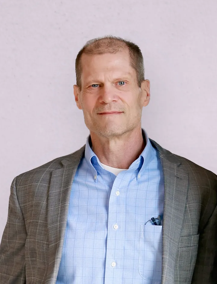 Daniel Hiebert headshot